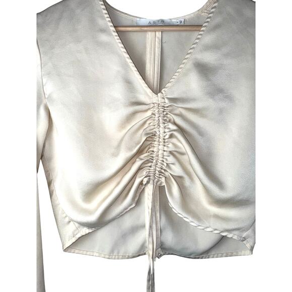 ASTR the Label Satin Cream Ruched Front Long Sleeve Crop Top Small - Picture 2 of 5